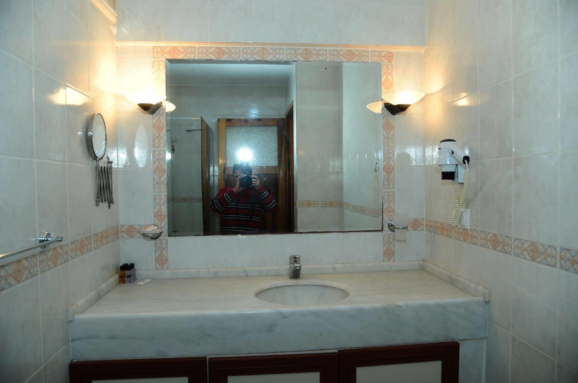 Hotel Dorukhan Кушадасъ Екстериор снимка