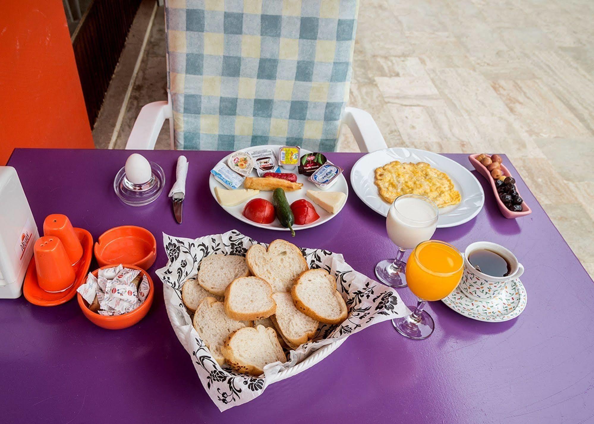 Hotel Dorukhan Кушадасъ Екстериор снимка