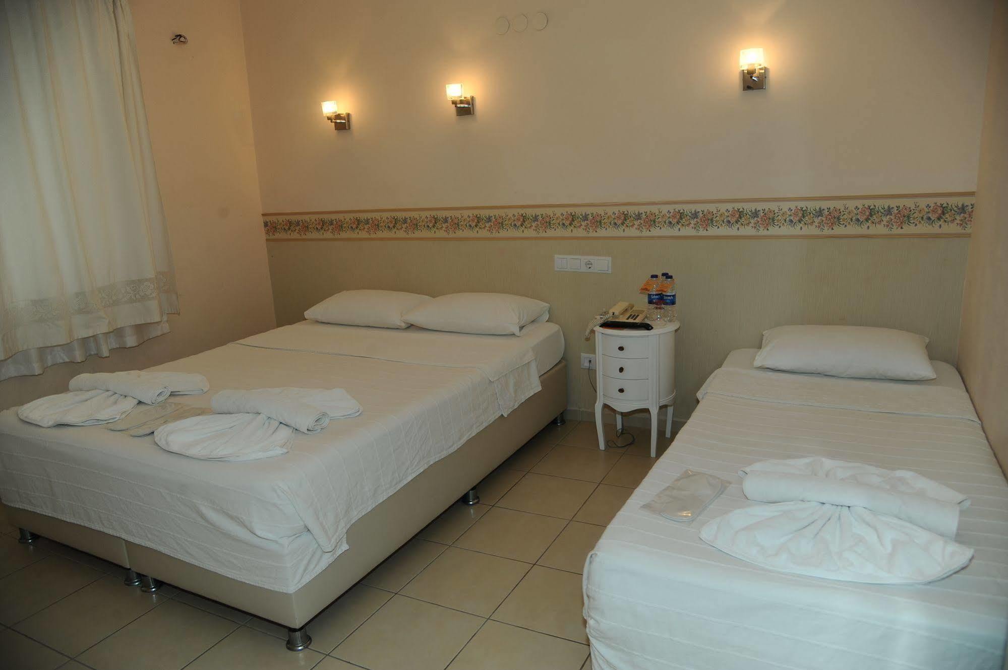 Hotel Dorukhan Кушадасъ Екстериор снимка