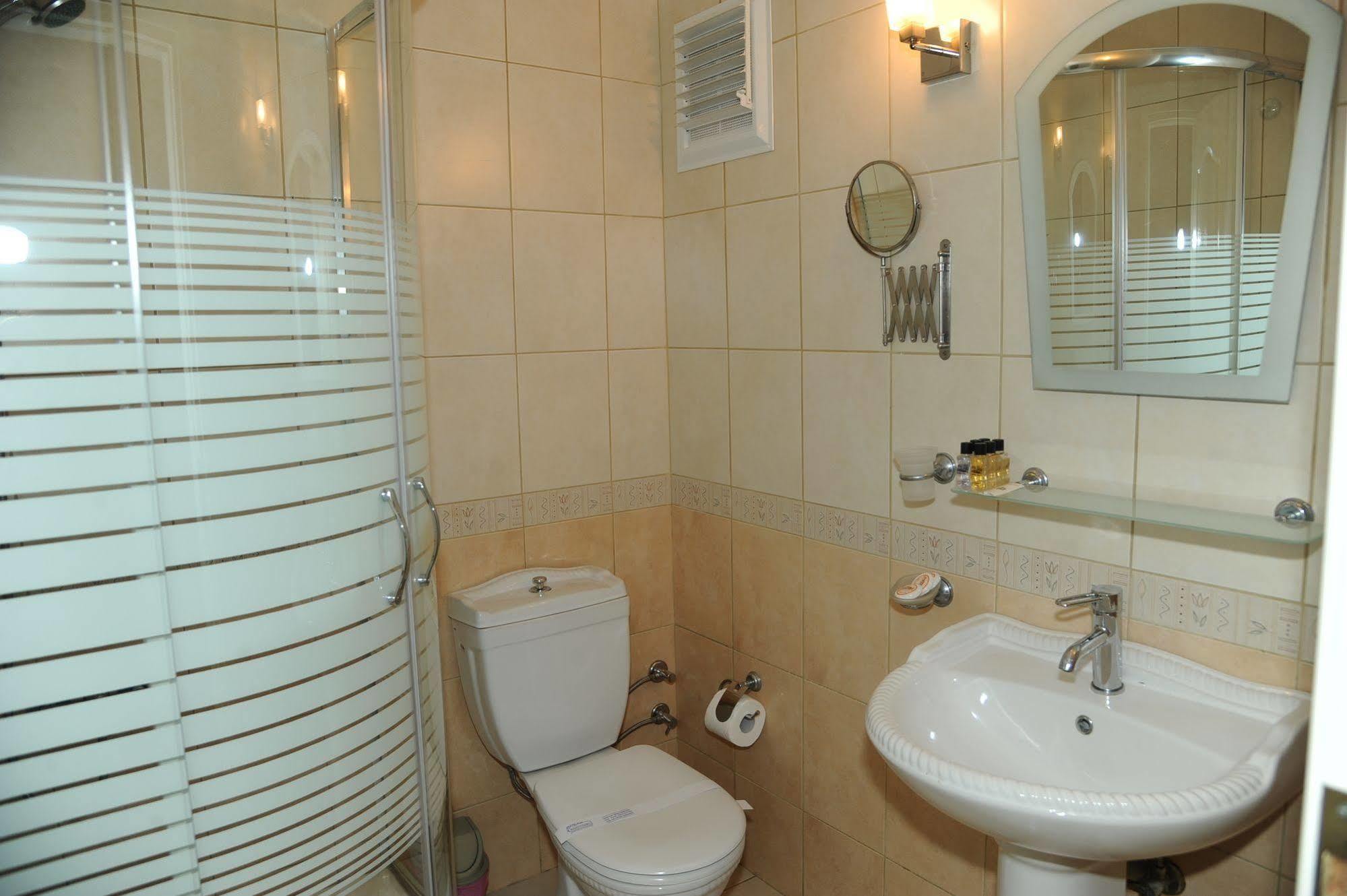 Hotel Dorukhan Кушадасъ Екстериор снимка